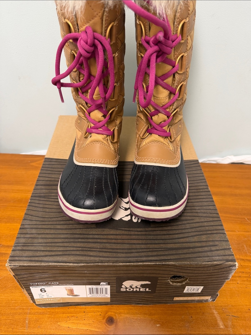 Sorel Torfino Tan and Black Winter Boots with Pink Laces 6M